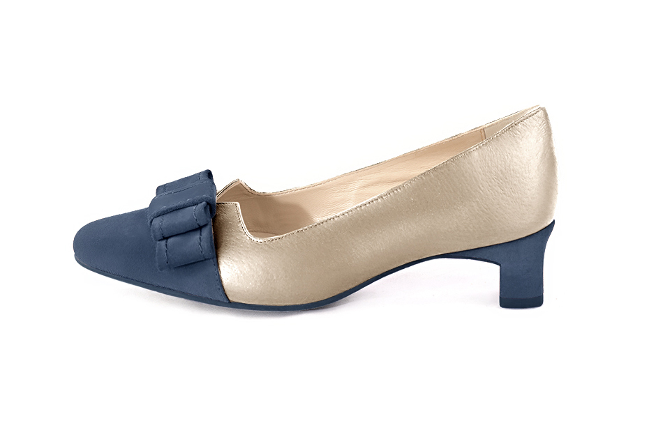 French elegance and refinement for these denim blue and gold dress pumps, with a knot on the front, 
                available in many subtle leather and colour combinations. Possibility to customize with your colors, materials and heels.
With its original cutout, this pretty fitted pump
will render you great services, combining comfort and distinction. 
                Matching clutches for parties, ceremonies and weddings.   
                You can customize these shoes to perfectly match your tastes or needs, and have a unique model.  
                Choice of leathers, colours, knots and heels. 
                Wide range of materials and shades carefully chosen.  
                Rich collection of flat, low, mid and high heels.  
                Small and large shoe sizes - Florence KOOIJMAN